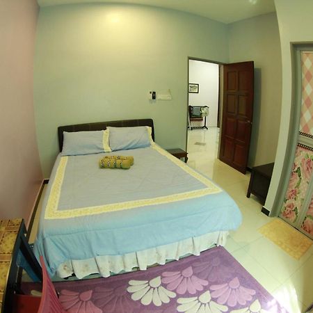 Twin Castle Homestay Kuala Pilah Exteriör bild