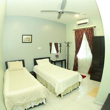 Twin Castle Homestay Kuala Pilah Exteriör bild