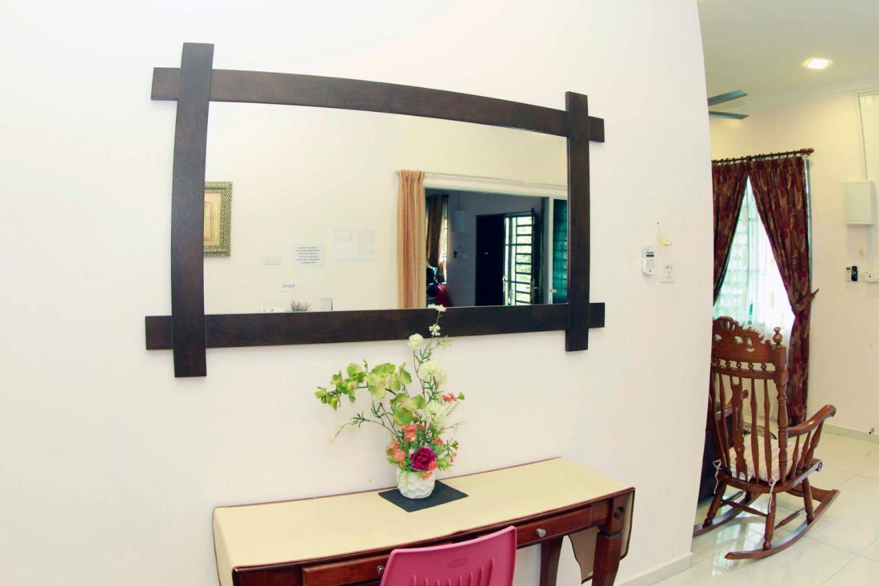Twin Castle Homestay Kuala Pilah Exteriör bild