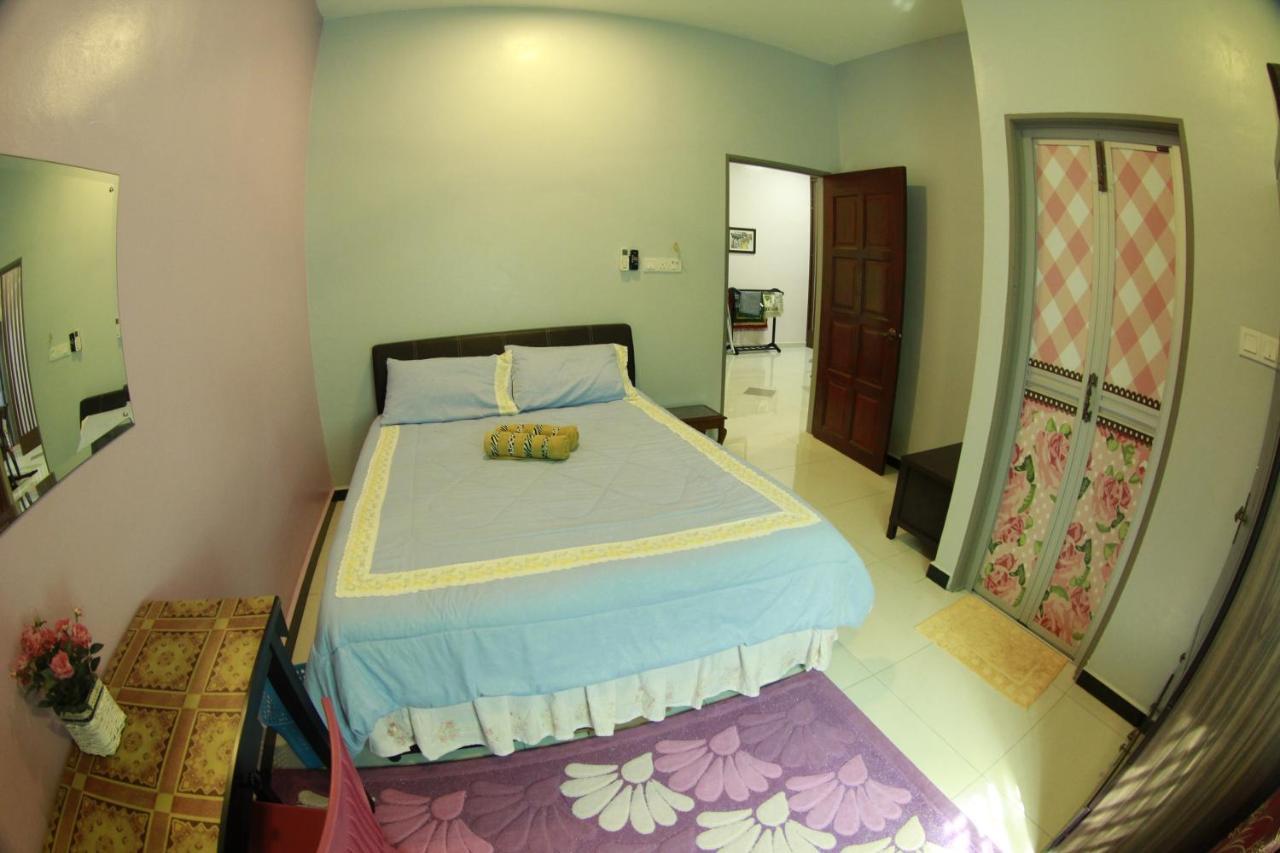 Twin Castle Homestay Kuala Pilah Exteriör bild