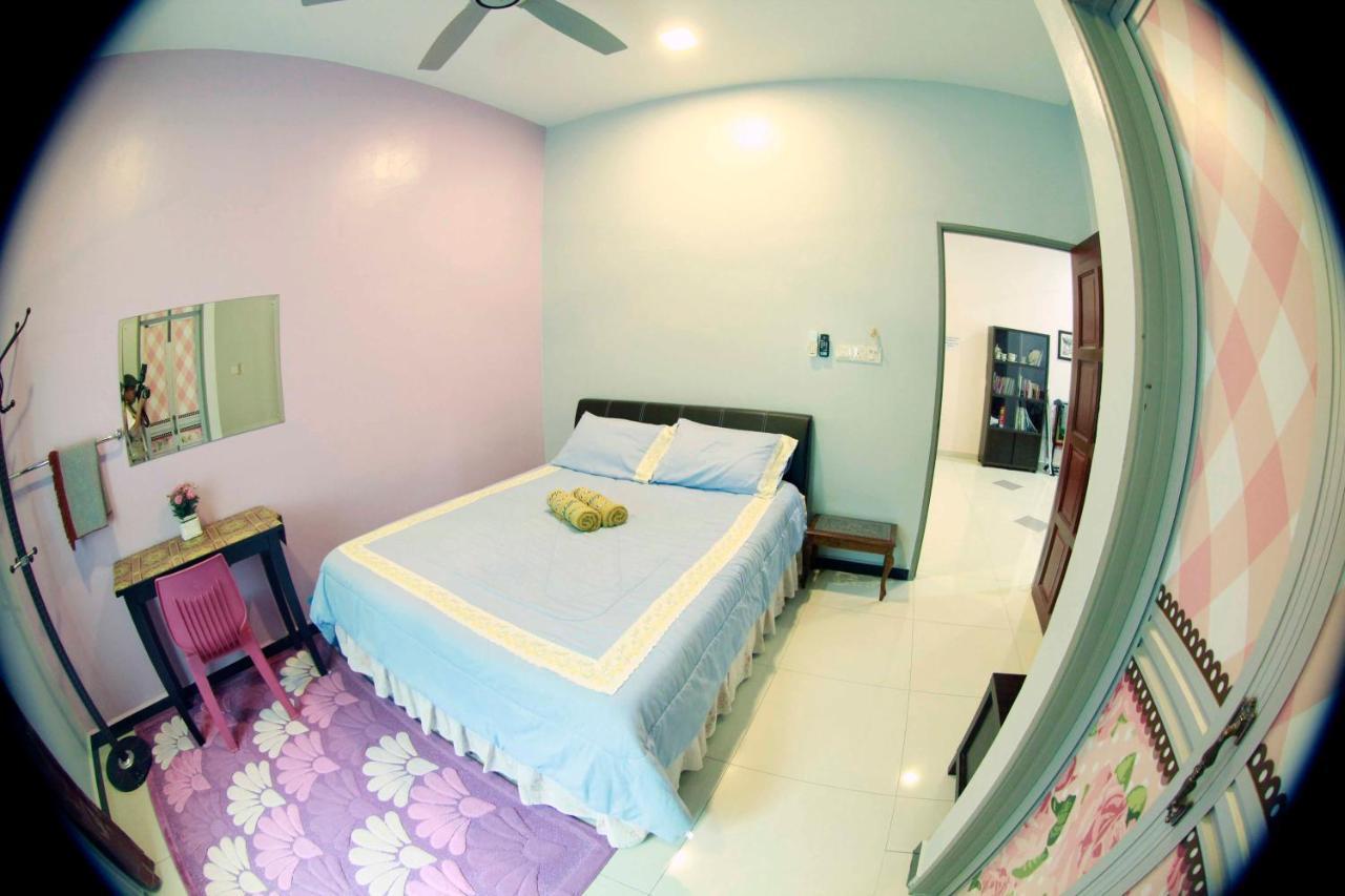 Twin Castle Homestay Kuala Pilah Exteriör bild