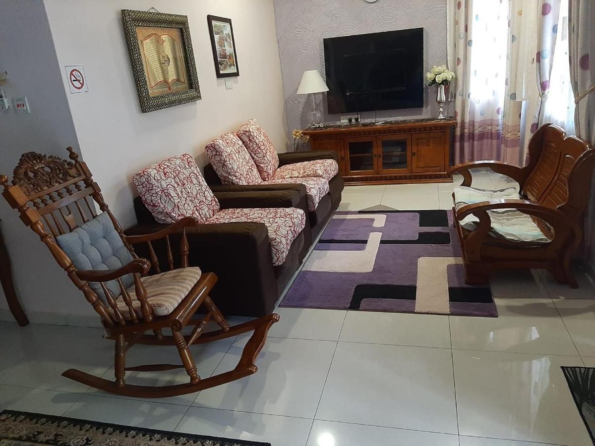 Twin Castle Homestay Kuala Pilah Exteriör bild