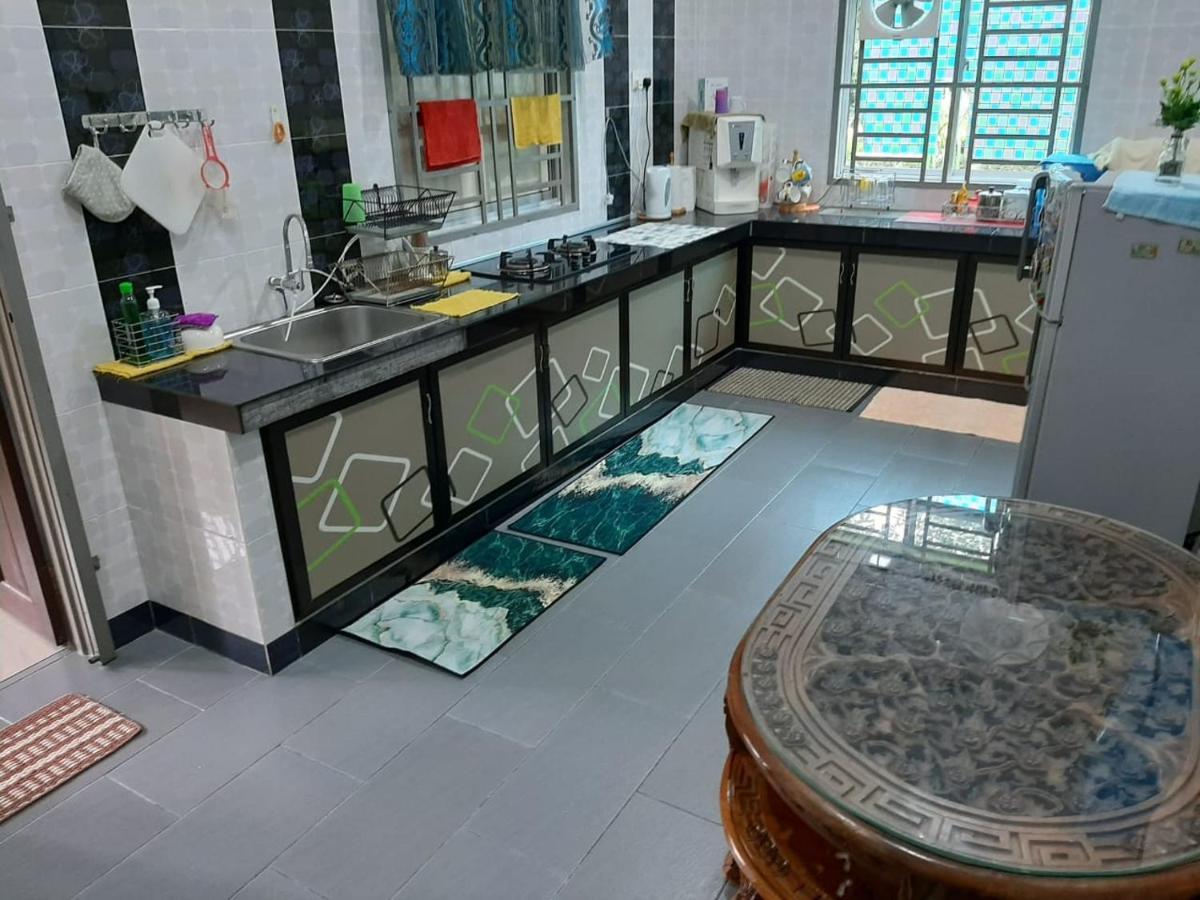 Twin Castle Homestay Kuala Pilah Exteriör bild
