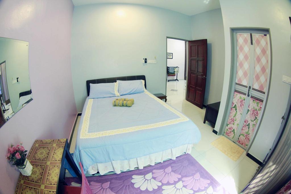 Twin Castle Homestay Kuala Pilah Exteriör bild