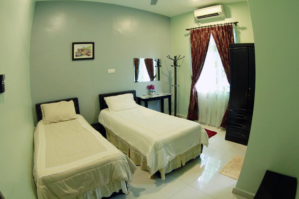 Twin Castle Homestay Kuala Pilah Exteriör bild