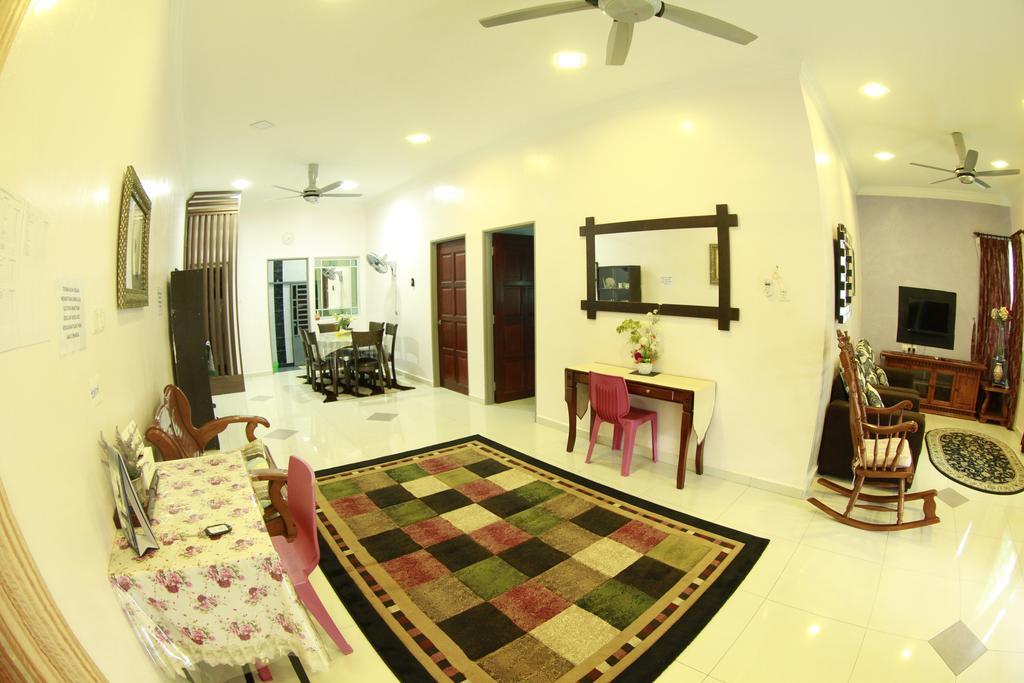 Twin Castle Homestay Kuala Pilah Exteriör bild