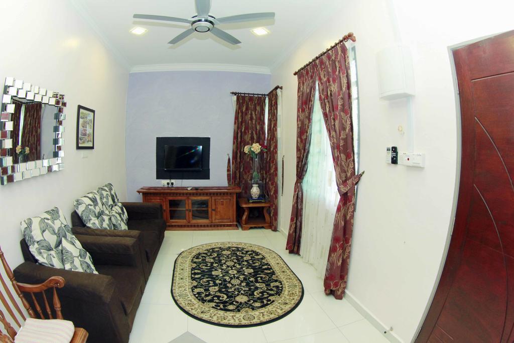 Twin Castle Homestay Kuala Pilah Exteriör bild