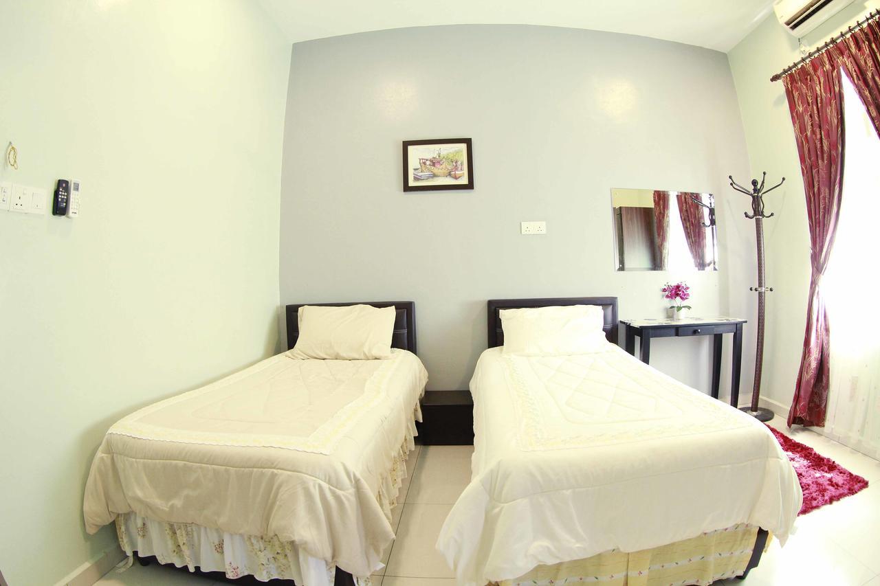 Twin Castle Homestay Kuala Pilah Exteriör bild